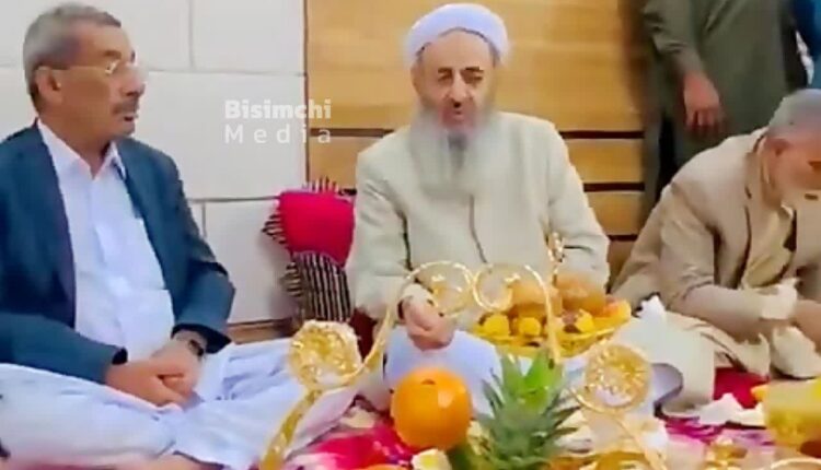 تصاویری از نشست و برخاست عبدالحمید مولوی با فقرا