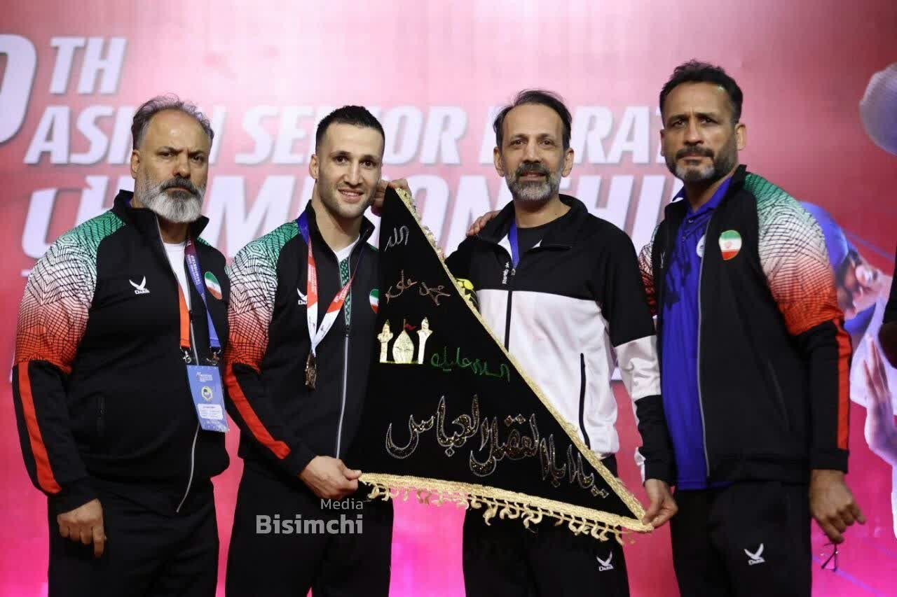 اهتزاز پرچم حضرت ابوالفضل(ع) در مسابقات کاراته قهرمانی آسیا