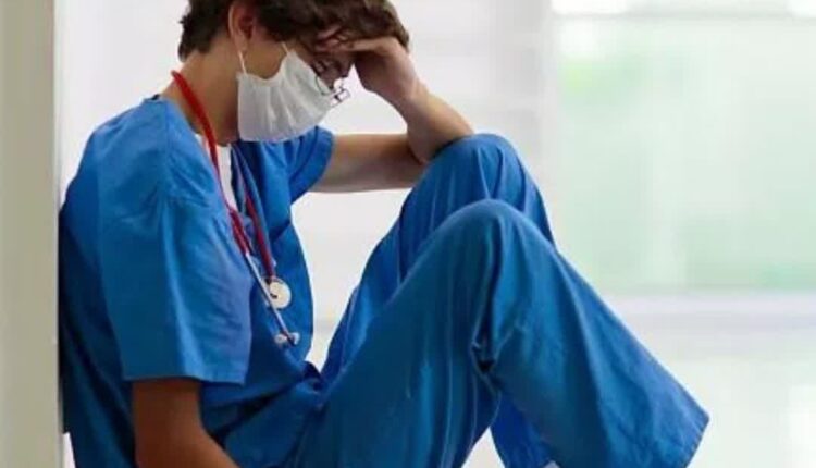 پزشک جوان ژاپنی به دلیل شرایط سخت کاری به زندگی خود پایان داد