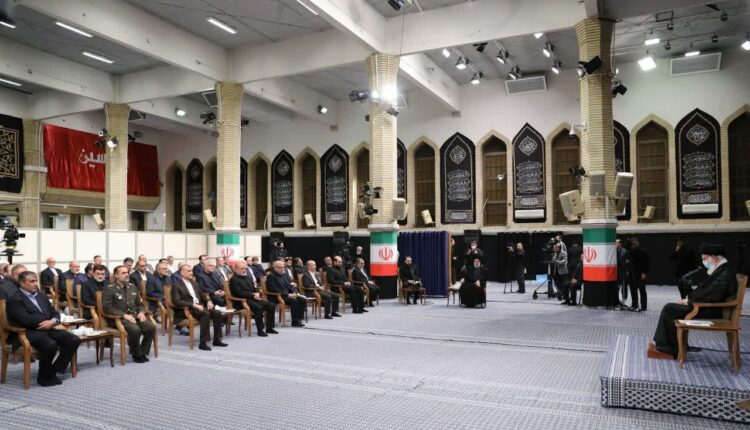 رهبر انقلاب: بعضی از دولت‌ها طبیعتشان این است که فردا را قربانی امروز می‌کنند