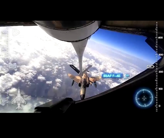 ویدئویی دیده‌نشده از سوخت‌گیری هوایی جنگنده بمب‌افکن F-4E ارتش
