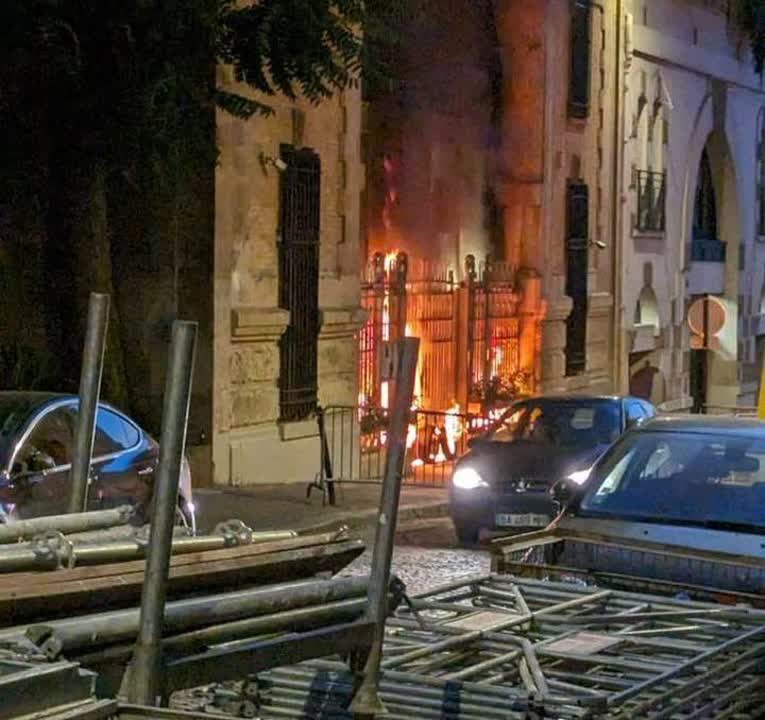 حمله گروهک منافقین به سفارت جمهوری اسلامی ایران در پاریس