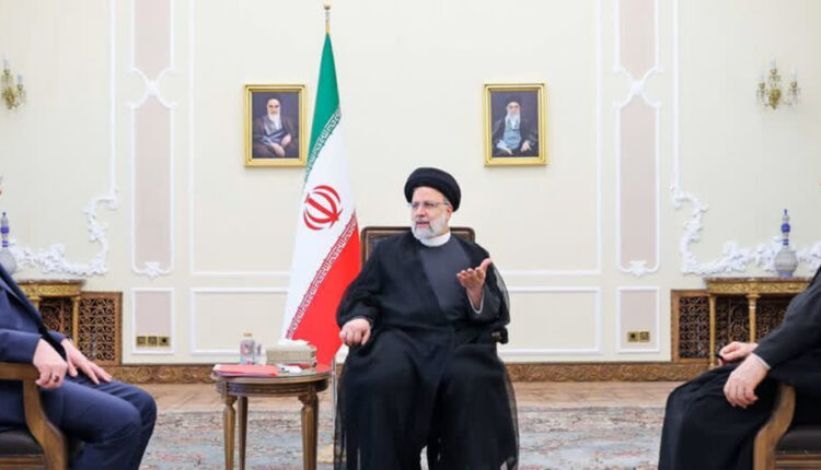 نامهٔ انتقادی صد نفر از اساتید حوزه و دانشگاه از رؤسای سه قوه