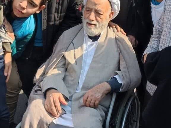 حضور حاج آقا قرائتی در راهپیمایی امروز ۲۲ بهمن