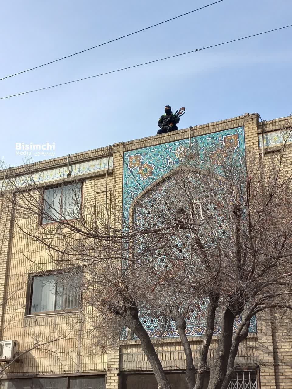 تصویری از حافظان امنیت مردم در راهپیمایی ۲۲ بهمن