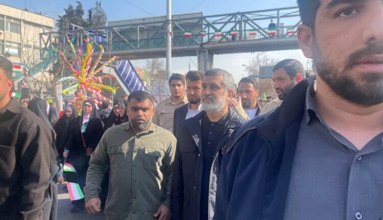 حضور سردارحاجی‌زاده در راهپیمایی ۲۲ بهمن