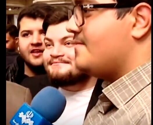 حاشیه دیدنی از دیدار دیروز رای‌اولی‌ها با رهبر انقلاب