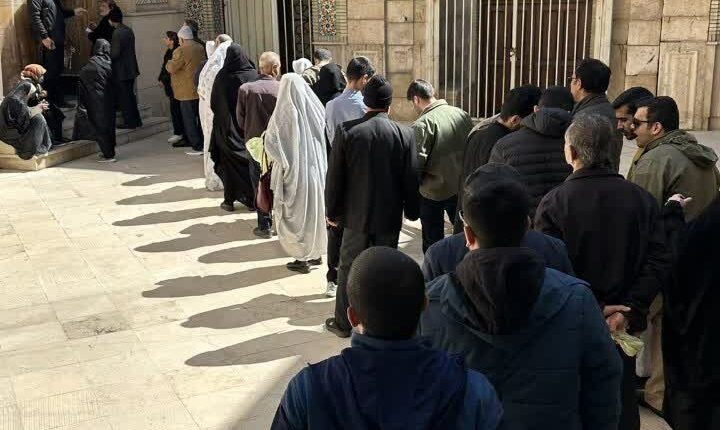 صف طولانی انتخابات در حرم شاهچراغ