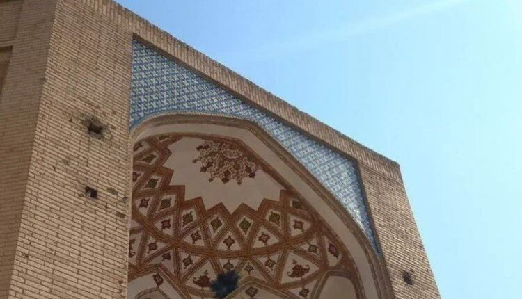 تصویری تاسف‌بار از تخریب پل خواجوی اصفهان با نارنجک دستی!