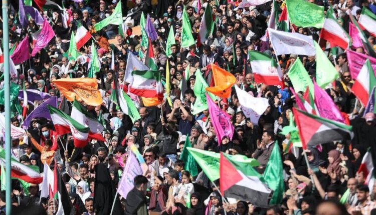 ‏محفل بزرگ امام حسنی‌ها در ورزشگاه آزادی
