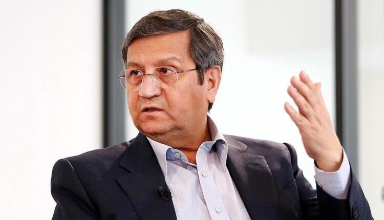 همتی: درب اتاق من را شکسته‌اند که عضو هیات مدیره بانک شوند