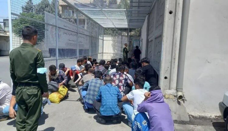 جانشین فراجا: اتباع غیر مجاز باید به کشور خود برگردند