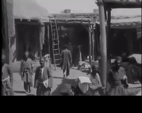 اصفهان شهریور ۱۳۰۶، یحتمل حوالی میدان نقش جهان
