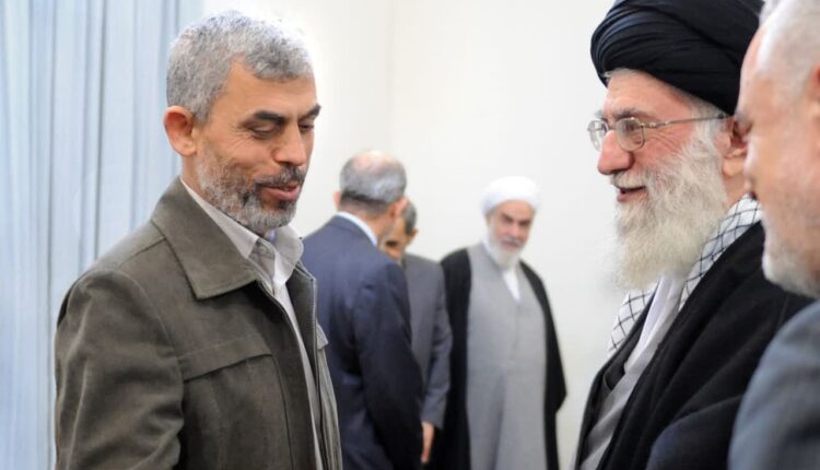 تصاویری از دیدار شهید «یحیی السنوار» با رهبر انقلاب اسلامی