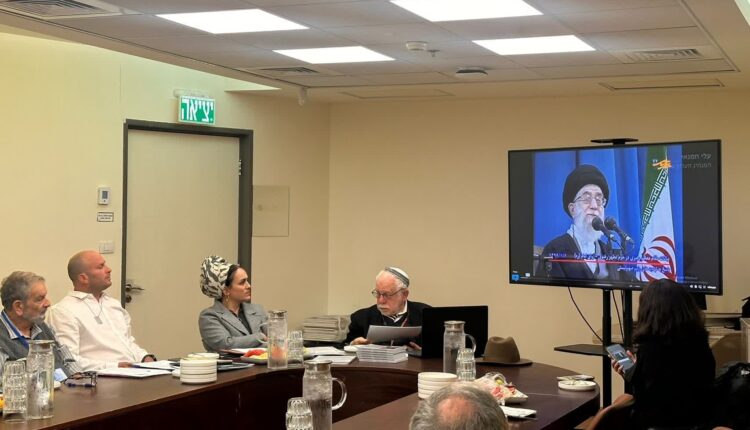 پخش صحبتهای رهبر انقلاب در یکی از اتاقهای کنست اسقاطیل