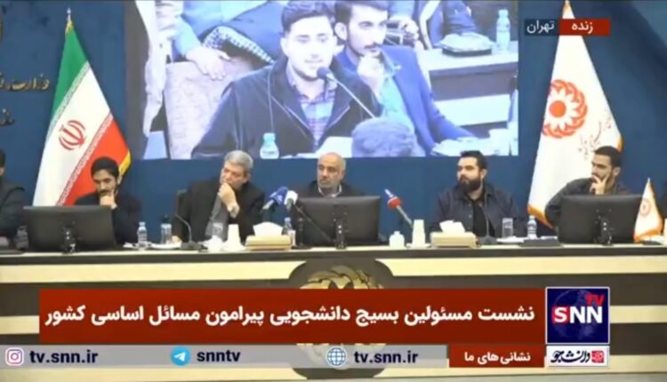 انتقاد شدید یک دانشجو به صحبت های وزیر کار در جلسه⁧