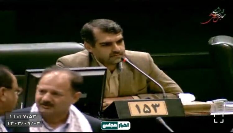 انتقاد تند نماینده مجلس: برخلاف دوستان، شرم کردم چفیه بندازم