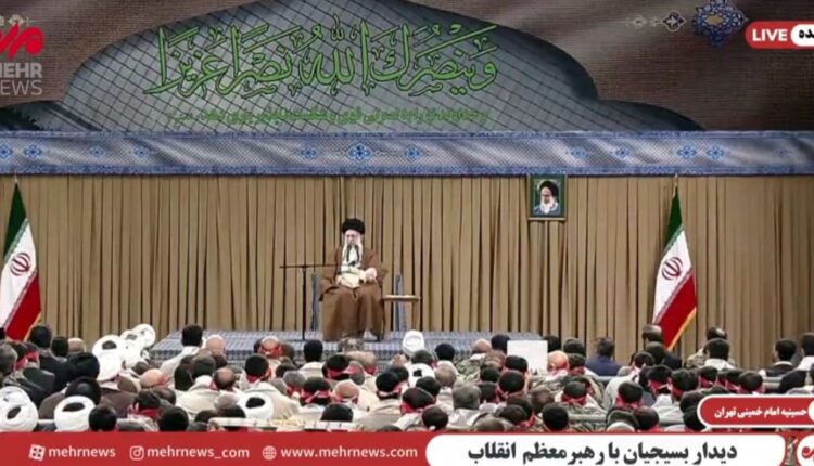رهبر انقلاب: سرانجام مطلوب همه بندگان صالح خود را هرچه زودتر برسان