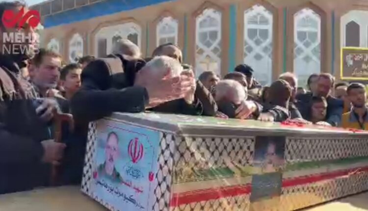 تصاویری از اندوه پدر شهید کیومرث پورهاشمی