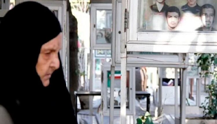 مادر ۴ شهید به فرزندان مطهرش پیوست