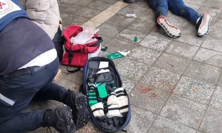 وحشت و فرار صهیونیست‌ها در لحظهٔ وقوع حادثهٔ حمله با چاقو در شمال تل‌آویو