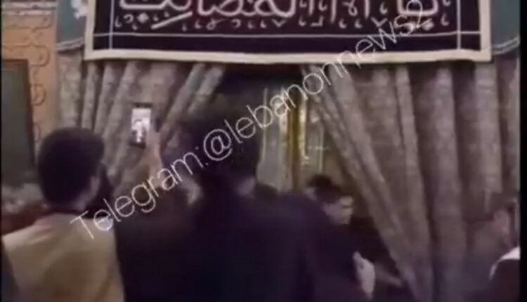 لحظه‌ی قفل کردن مرقد حضرت زینب (س)