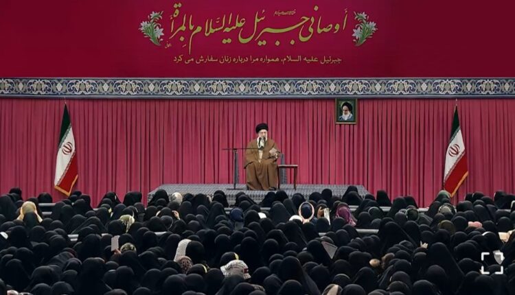 رهبر انقلاب:حضرت زهرا، الگوی جاودان زن مسلمان  است