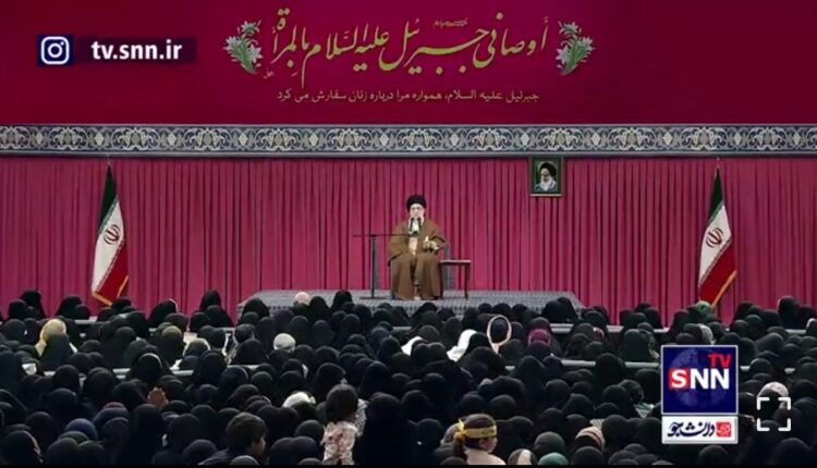 رهبر انقلاب: مادری یک افتخار است