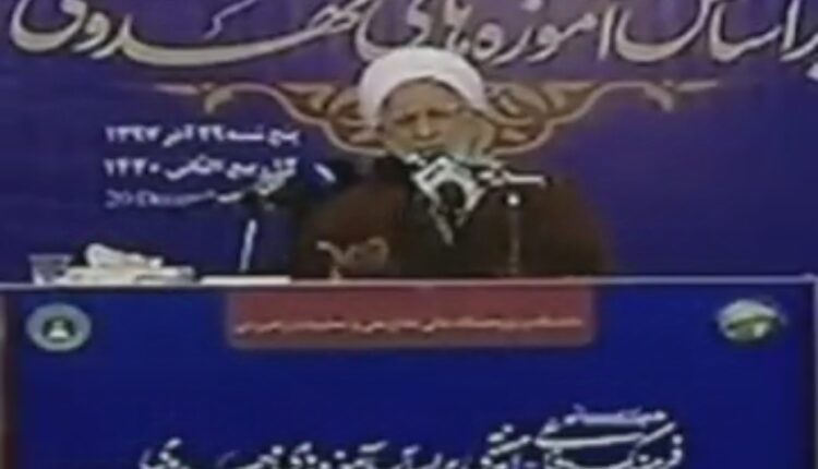 علامه جوادی آملی: با گریه مشکل حل نمی‌شود