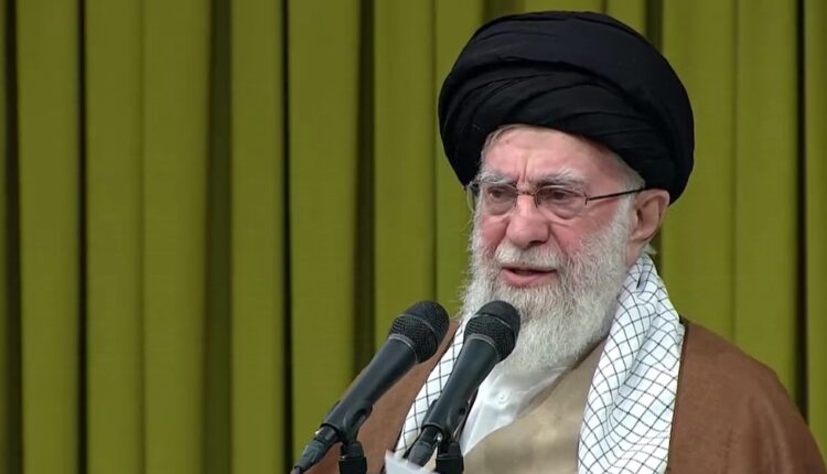 رهبر انقلاب:مداحی یک رسانه تمام عیار و ابزار مهم تبیین است