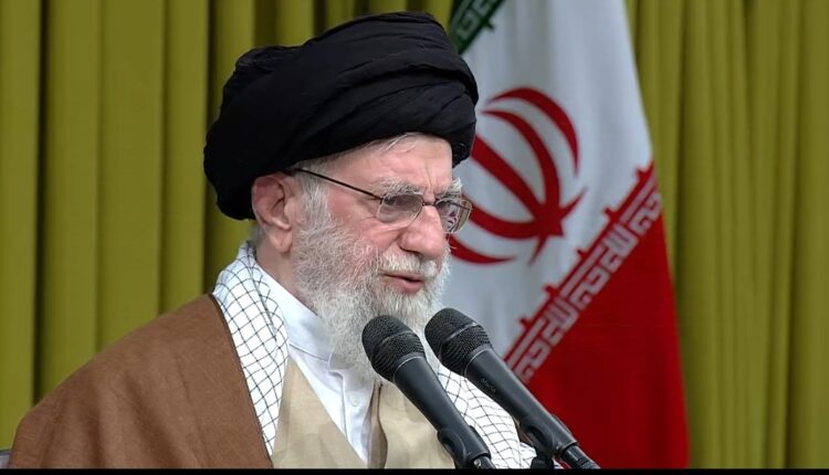 رهبر انقلاب:احمق‌ها بوی کباب شنیدند!