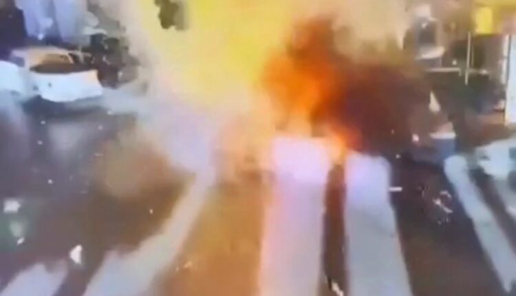 لحظه انفجار خودروی تسلا در مقابل برج ترامپ در لاس وگاس