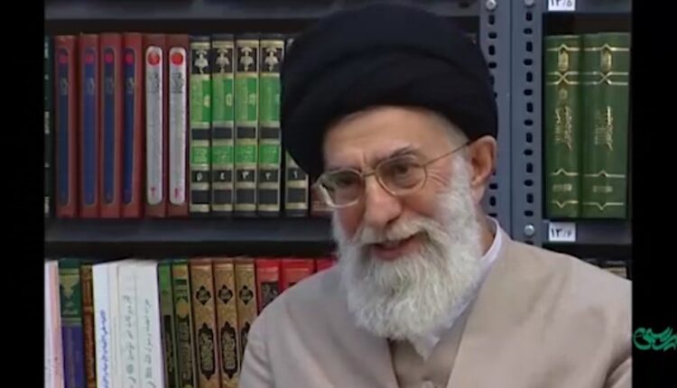 رهبر معظم انقلاب: آن‌قدر برای پدرم کتاب می‌خواندم که سرم گیج می‌رفت…