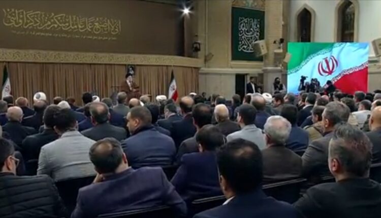 رهبر انقلاب: دولتی‌ها نگویند تحقق رشد ۸ درصدی نمی‌شود