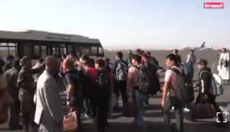 تصاویری از آزادی خدمه کشتی «گلکسی لیدر» در یمن