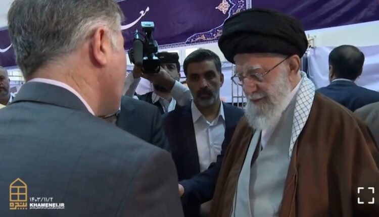 بازدید رهبر انقلاب از نمایشگاه پیشگامان پیشرفت