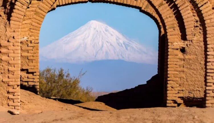 دماوند باشکوه از کاروانسرای دیرگچین