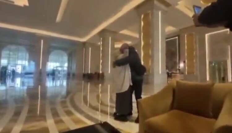 ملاقات فرمانده با مادر پس از ۲۲ سال اسارت