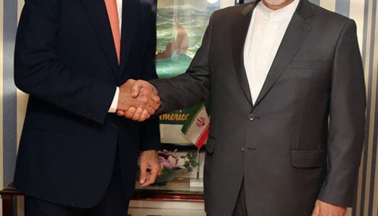 ‏خندیدند، دست دادند، رفاقت کردند