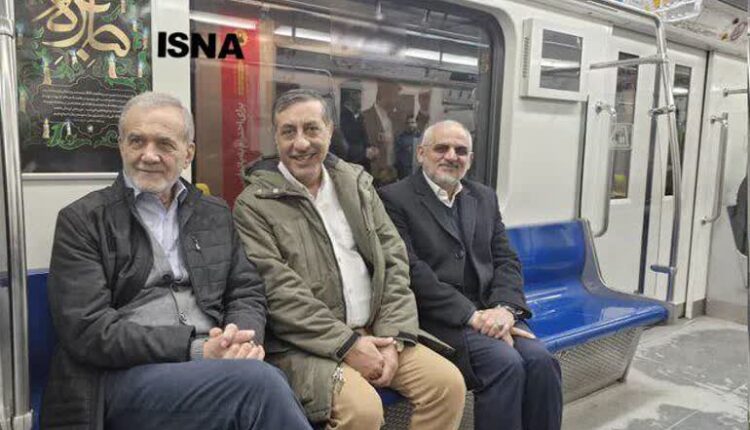 بازگشت رئیس‌جمهور از راهپیمایی ۲۲ بهمن با مترو