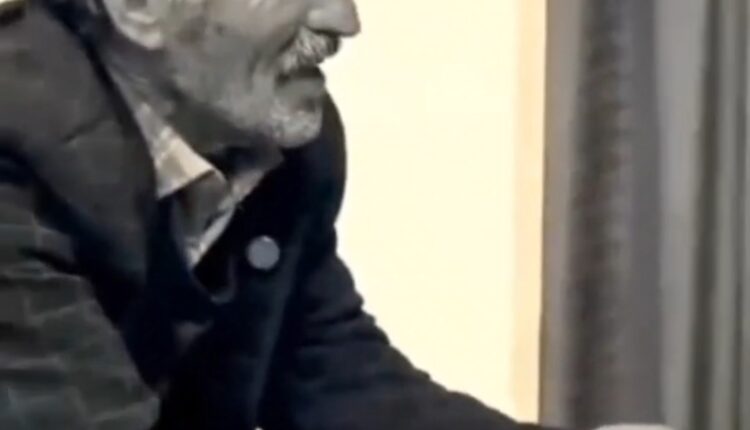 چشم دنیاپرستان و لیبرال‌ها کور
