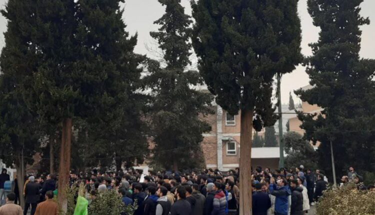 گزارش خبرگزاری فارس از تجمع دانشجویان دانشگاه تهران