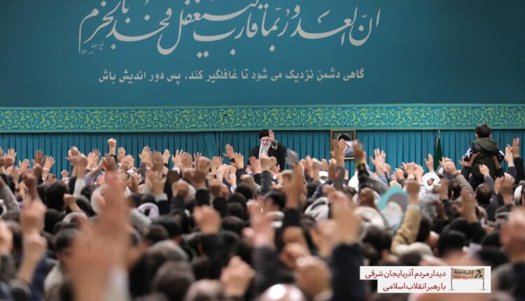 گاهی دشمن نزدیک می‌شود تا غافلگیر کند؛ پس دوراندیش باش…