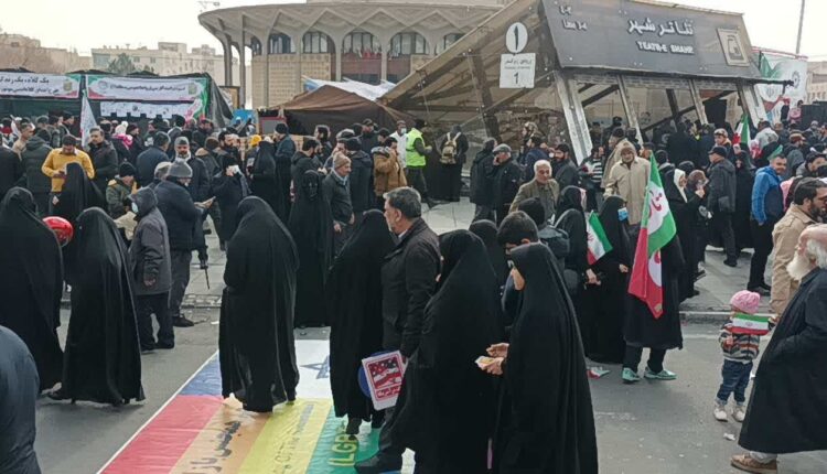 از زیبایی‌های ۲۲ بهمن جلوی پارک دانشجو