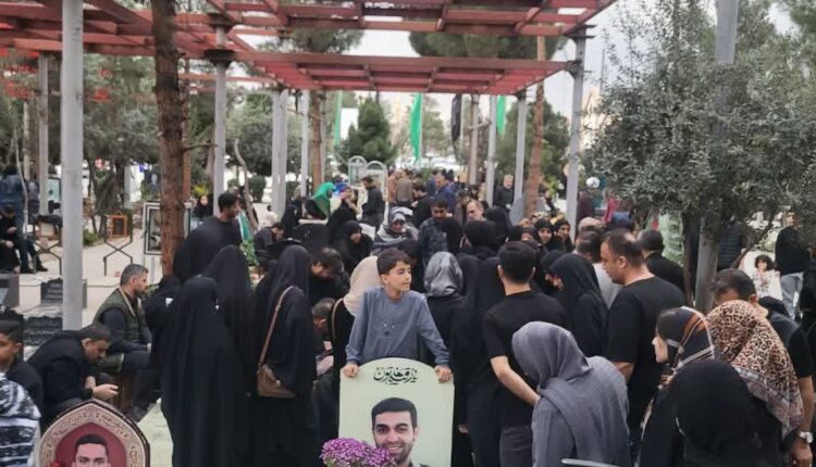 مزار شهید آرمان علی‌وردی بعد از تحویل سال