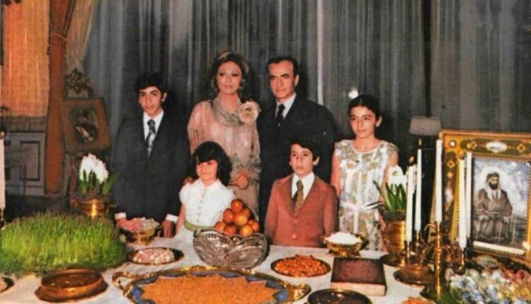 شعر محمدرضا پهلوی بر صحن ورودی حرم  امیرالمومنین