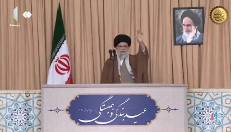 طنین نوای حیدر حیدر نمازگزاران در مصلی تهران