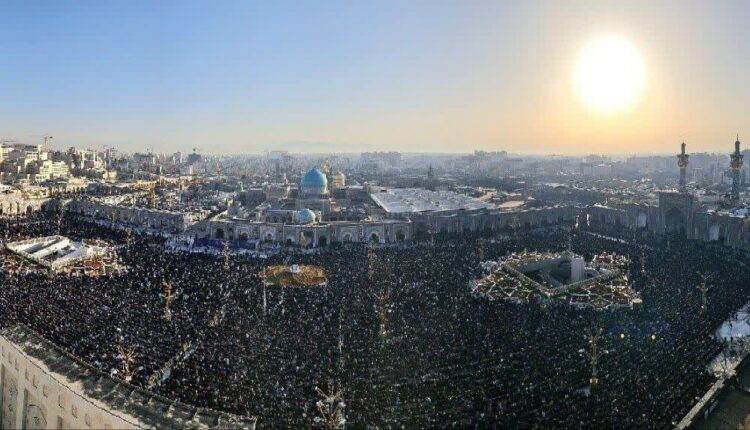 تصاویر هوایی از صفوف نماز ‎عید فطر در حرم امام رضا علیه‌السلام