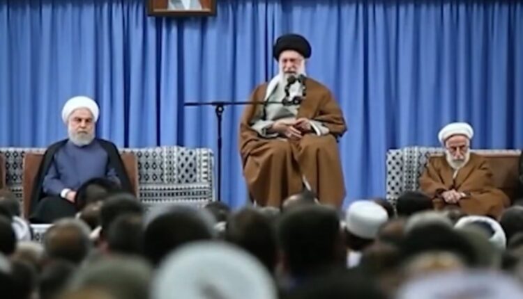 خودی‌ها ما را تسلیم دشمن می‌کنند …
