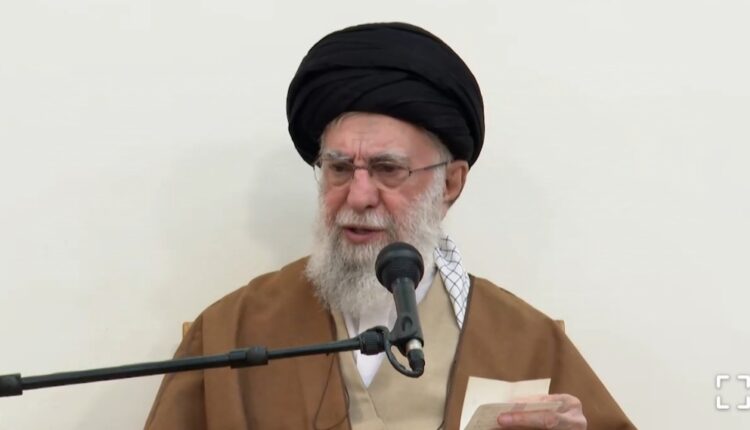 رهبر انقلاب: دشمن از پیشرفت‌های جمهوری اسلامی ایران کلافه است